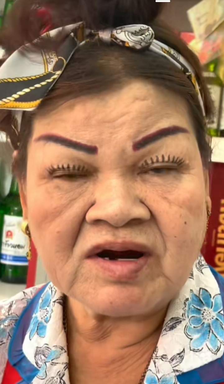 ต่อขนตา