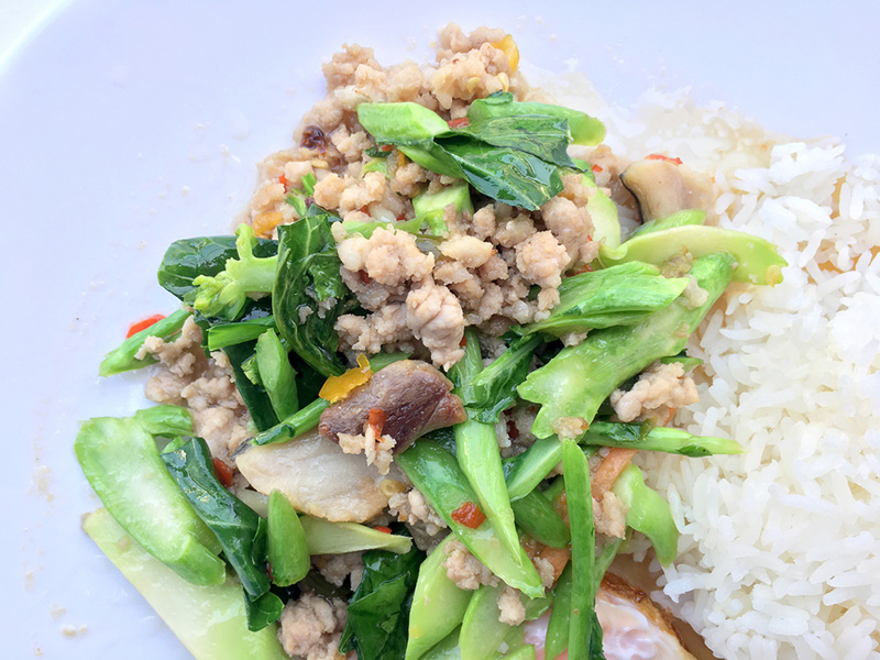 ผัดคะน้าหมูสับ
