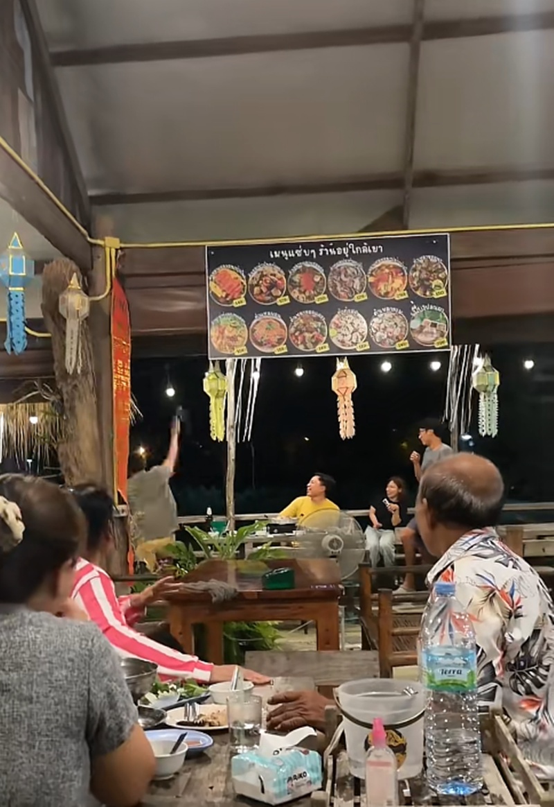 งูเข้าร้าน