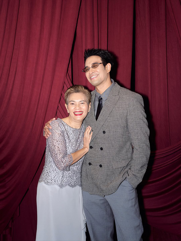 เปิดภาพ เกรท วรินทร ควงพ่อแม่ร่วมงานแต่ง