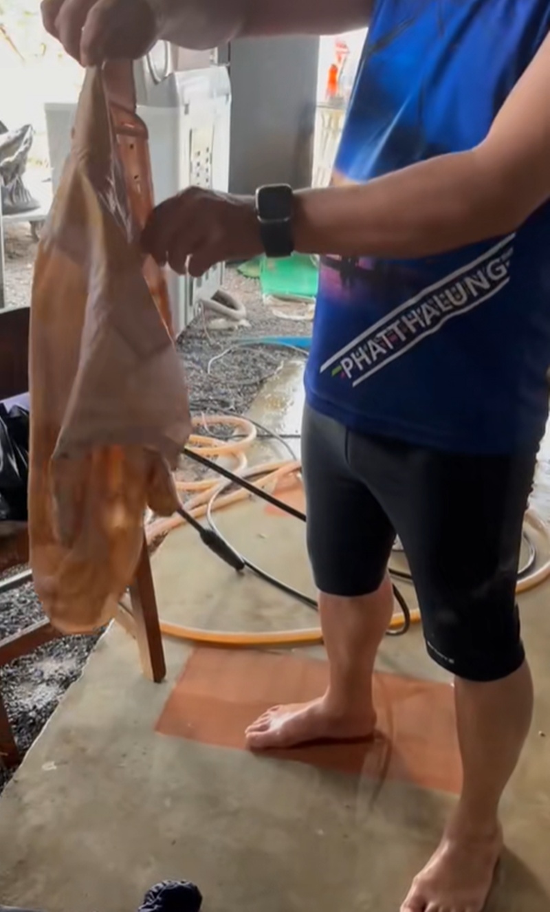 เสื้อขาว