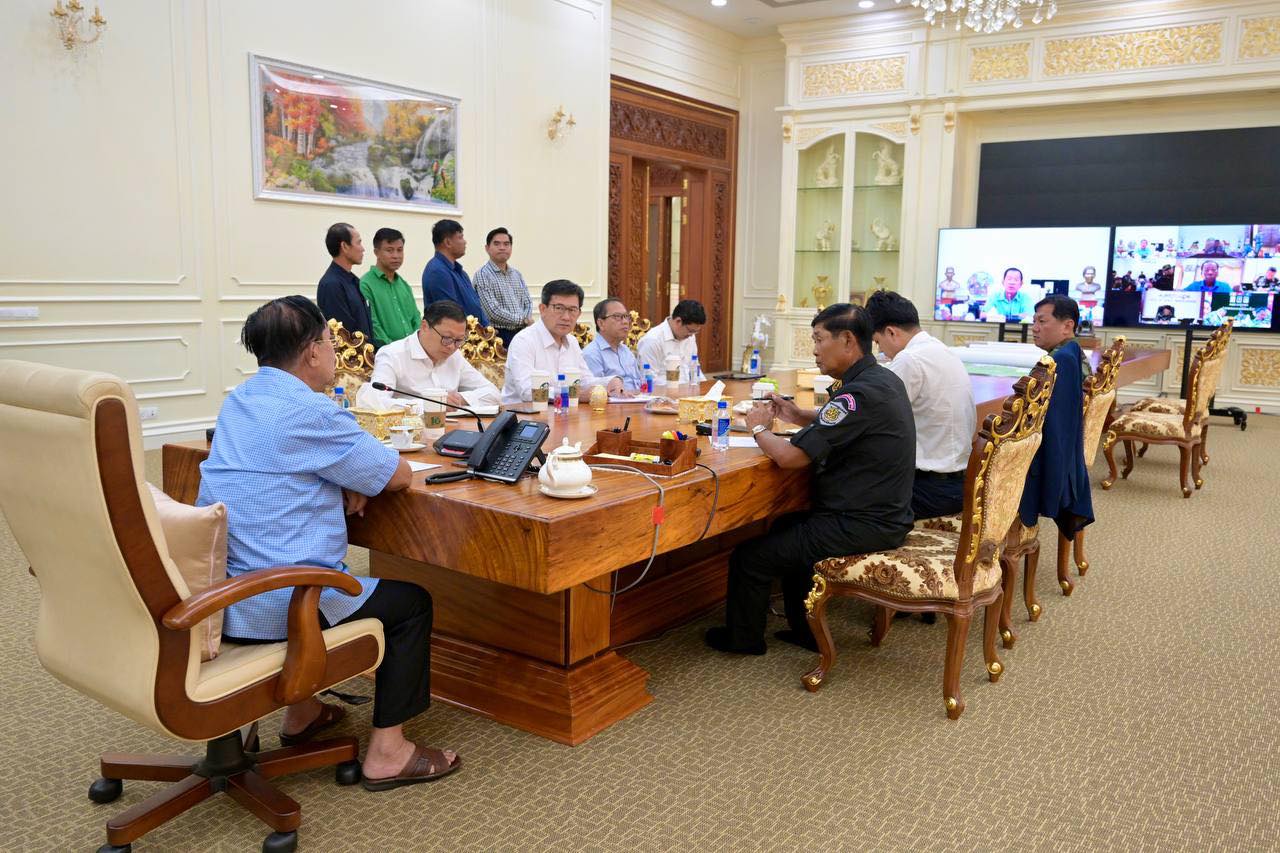 ฮุนเซน โพสต์ภาพโต้หนีไปจีน ยันยังอยู่ประเทศและร่วมบัญชาการรบ