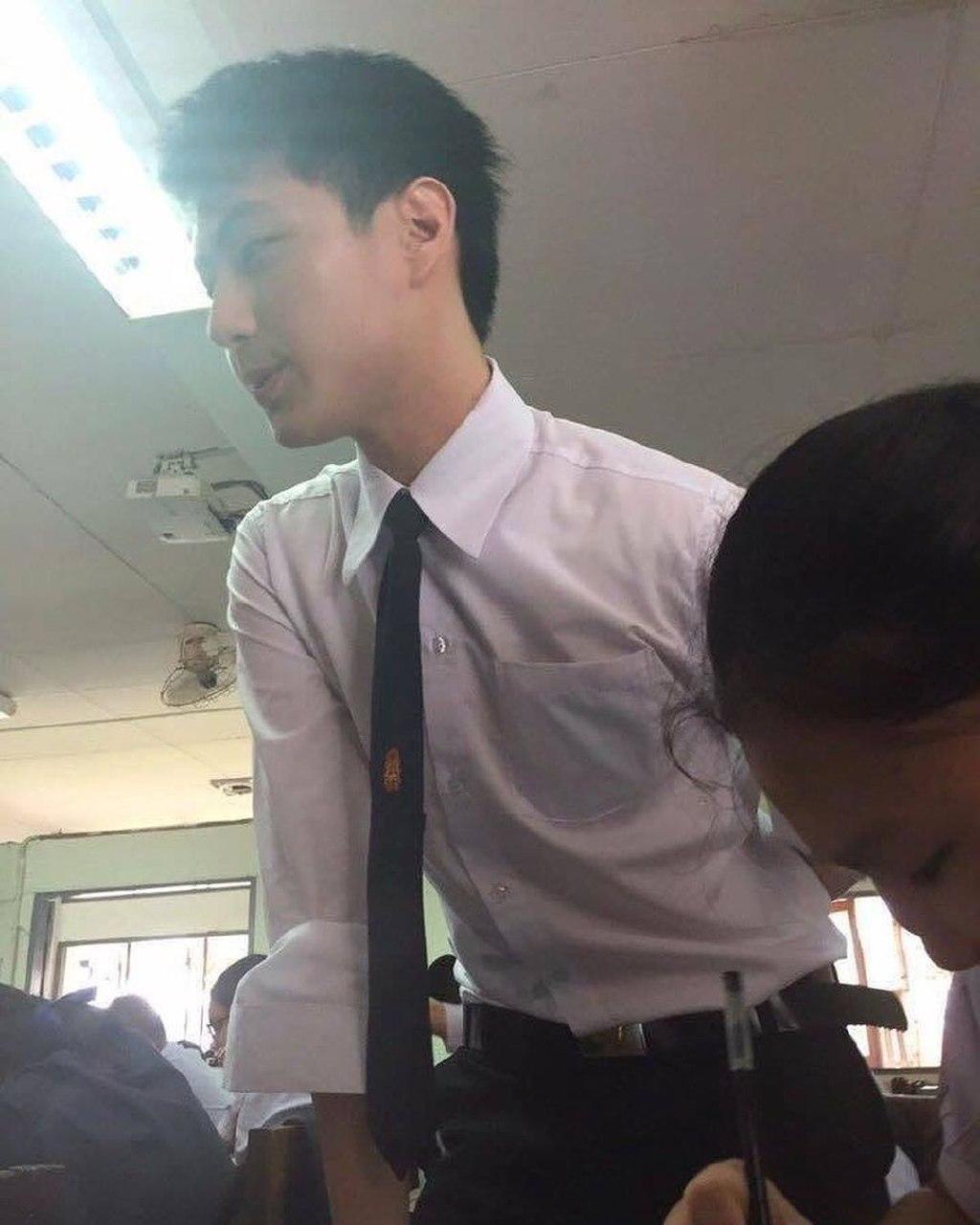 ครูหล่อ