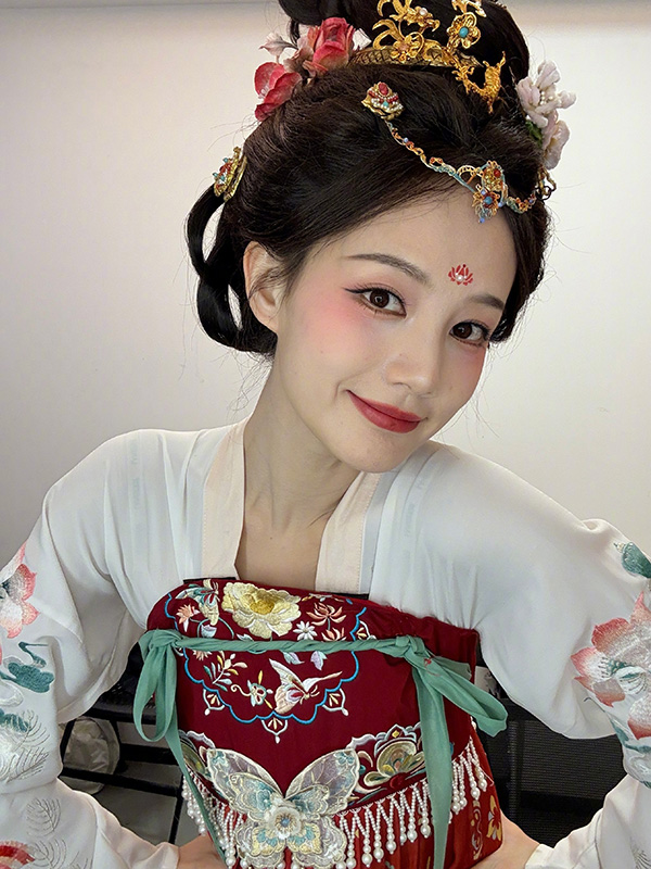 หลี่อี้ถง ประวัติ