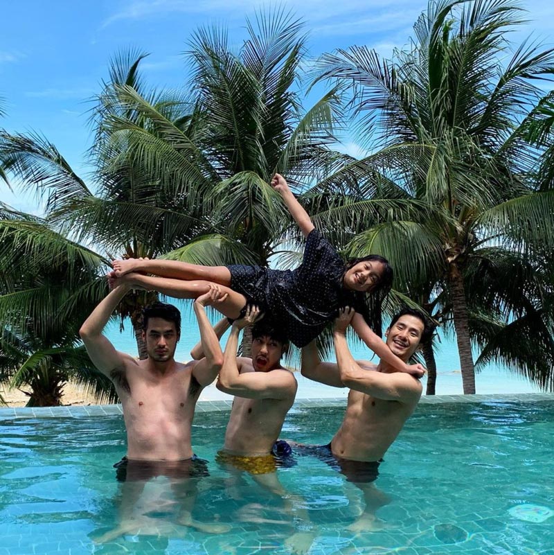 ครอบครัว ฉัตรบริรักษ์