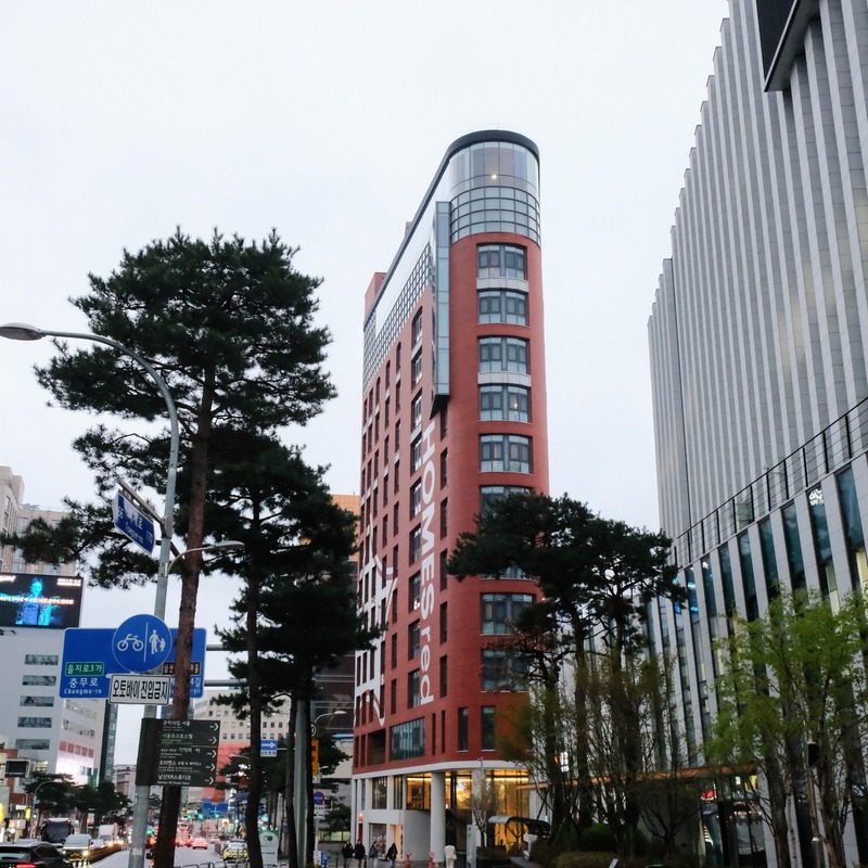 HOMES RED MYEONGDONG ที่พักใจกลางเมียงดง