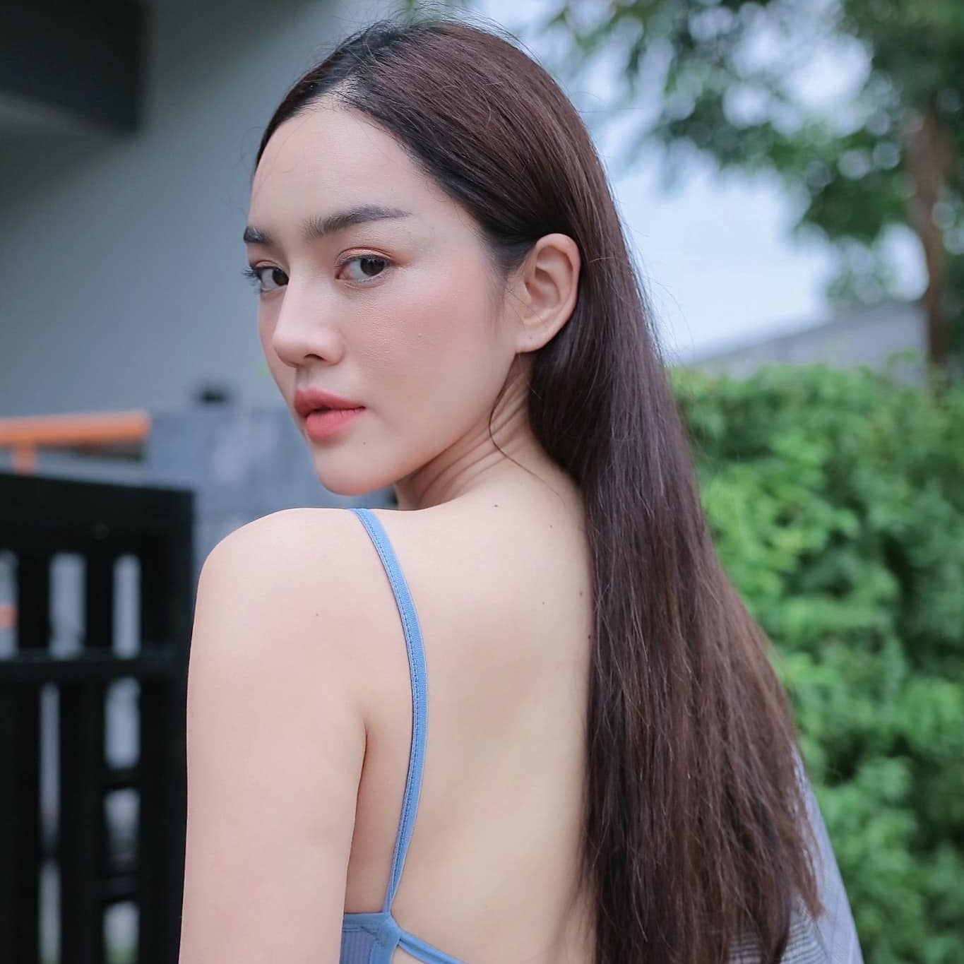 นารา เครปกะเทย, เส้นด้าย