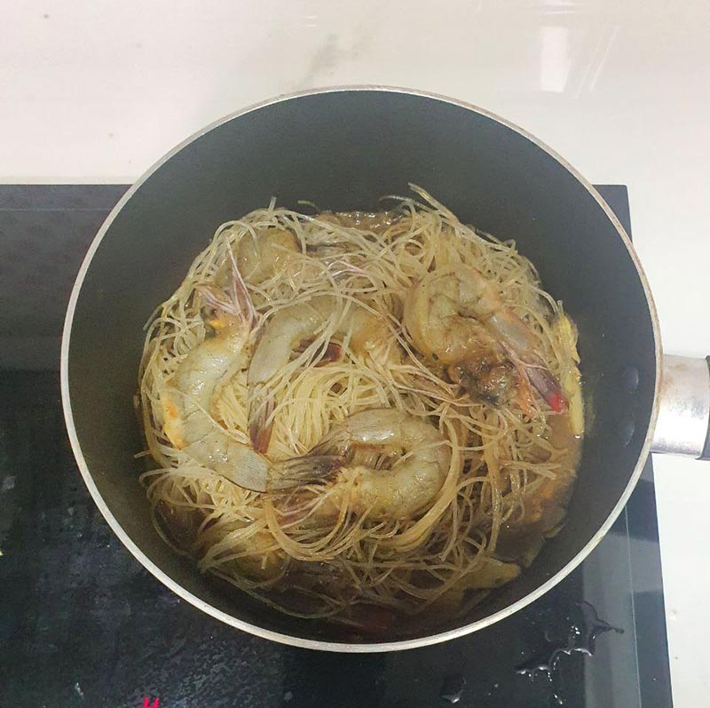 กุ้งอบวุ้นเส้น