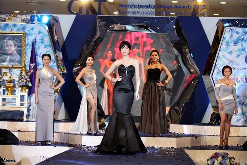 ใหม่มิวมิ้นต์ เดินแบบ