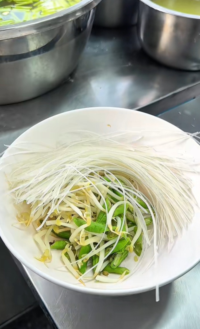 สั่งก๋วยเตี๋ยว