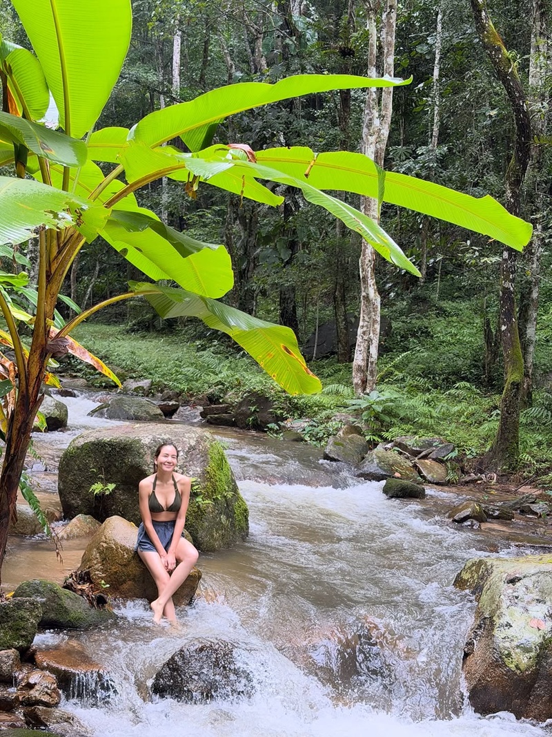 พลอย ชิดจันทร์