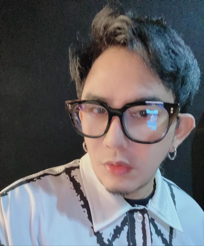 พชร์ อานนท์