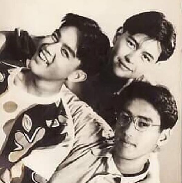 3 หนุ่ม 3 มุม