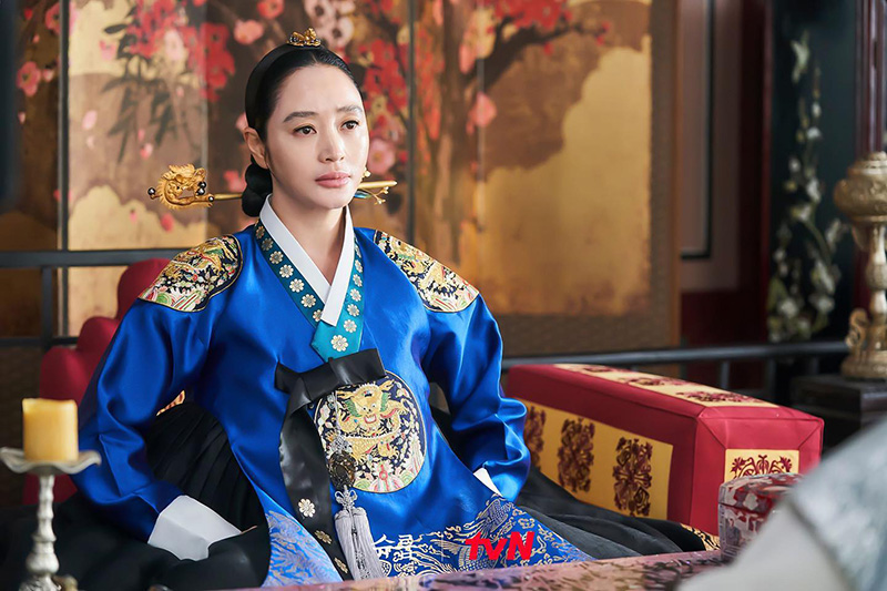 แคปชั่น คำคม และประโยคเด็ดจากซีรีส์เกาหลี เรื่อง Under The Queens Umbrella