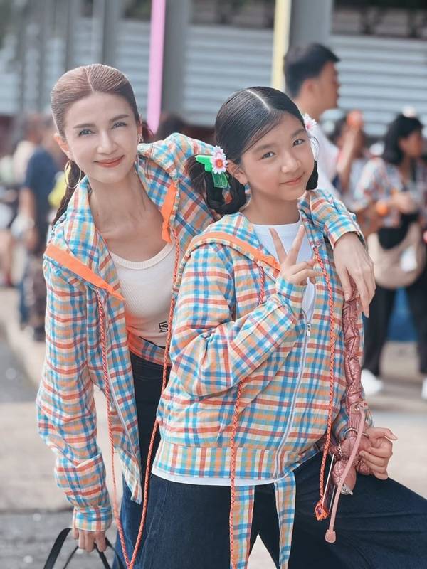 น้องมะลิ พาขวัญ 