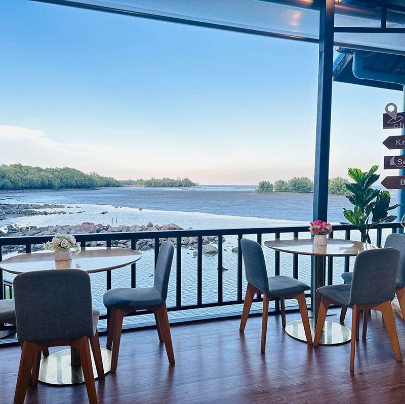 ครัวเจ้าพระยา ริมทะเลกระซ้าขาว บรรยากาศที่นั่ง