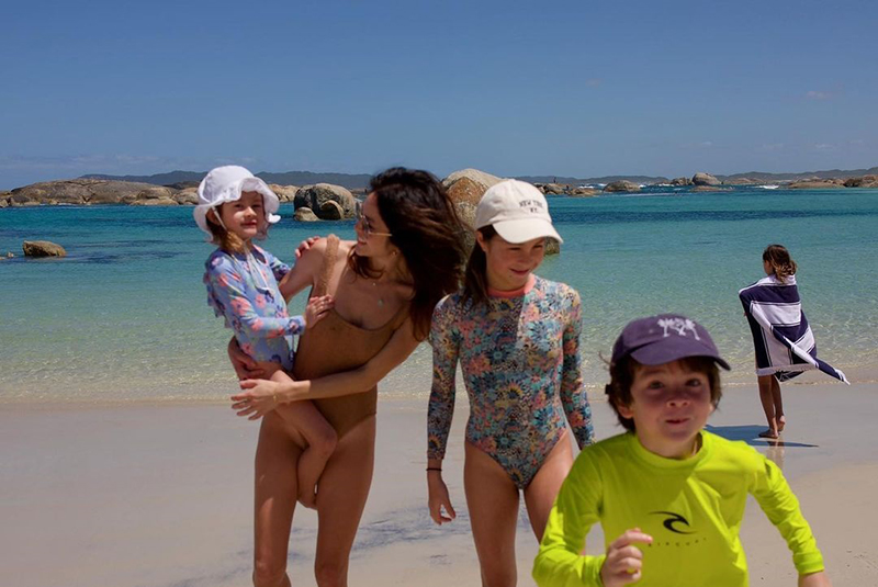 พอลล่า เทเลอร์ ดาราชุดว่ายน้ำ