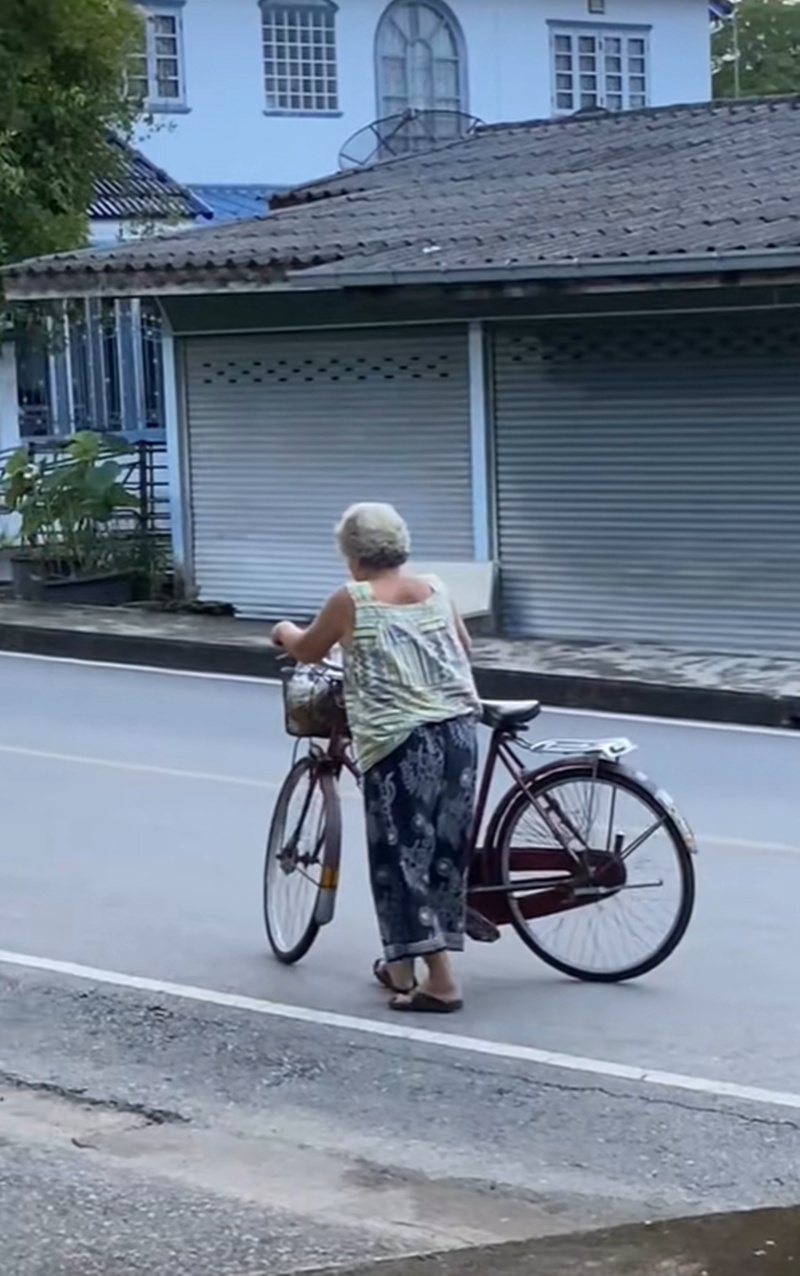 ขึ้นจักรยาน