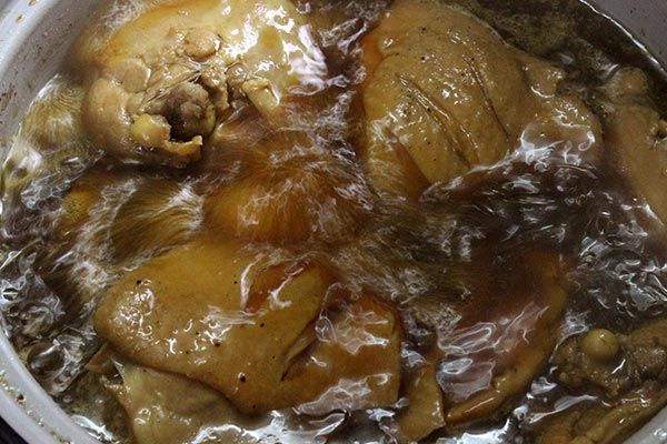 ไก่ต้มน้ำปลา