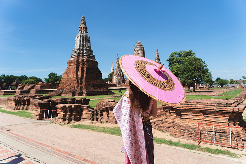 ที่ถ่ายรูปเทรนด์สไบกับกางเกงยีนส์