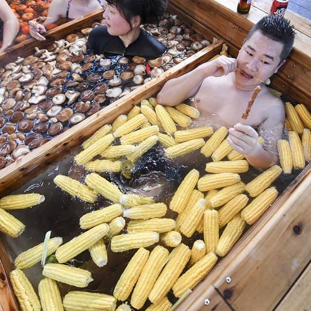 น้ำพุร้อนหม้อไฟ