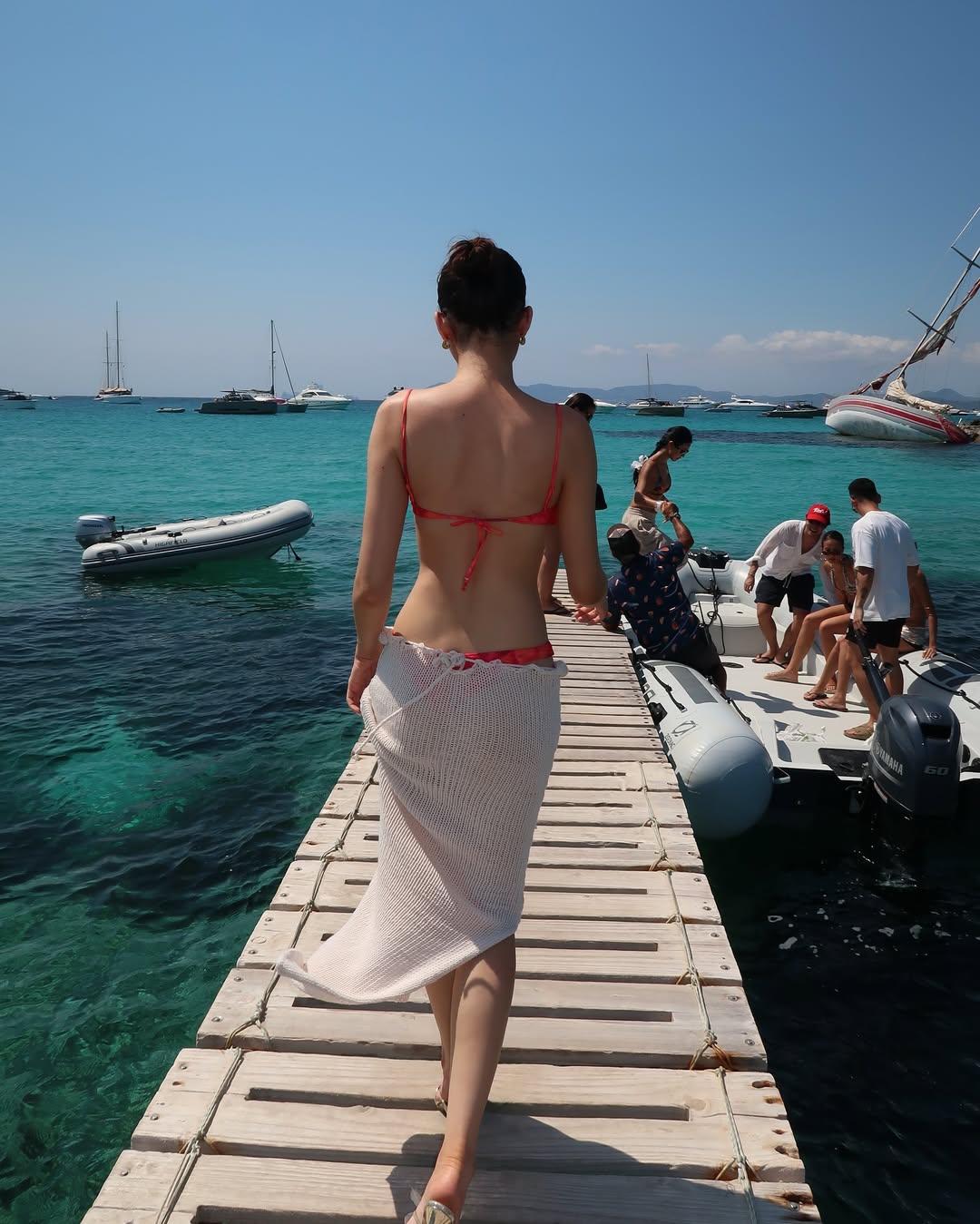 สกาย มาเรีย โชว์หุ่นเด็ด นุ่งบิกินี่สีแดง