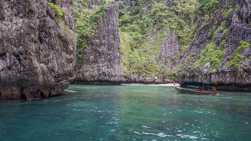 ที่เที่ยวสงกรานต์ 2568 หมู่เกาะพีพี จังหวัดกระบี่