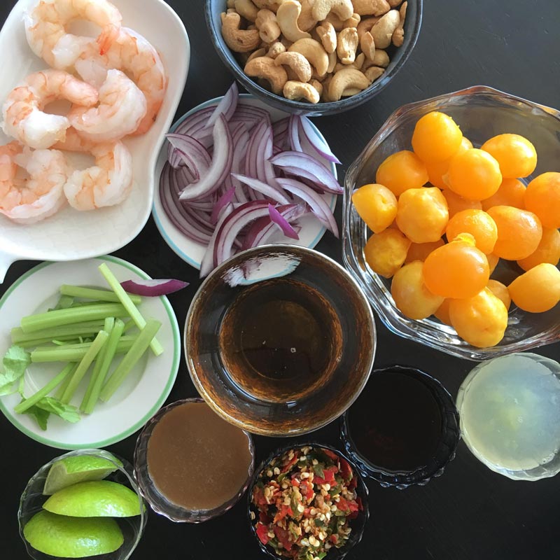 ยำไข่แดงเค็ม
