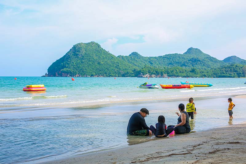 เล่นน้ำ อ่าวมะนาว