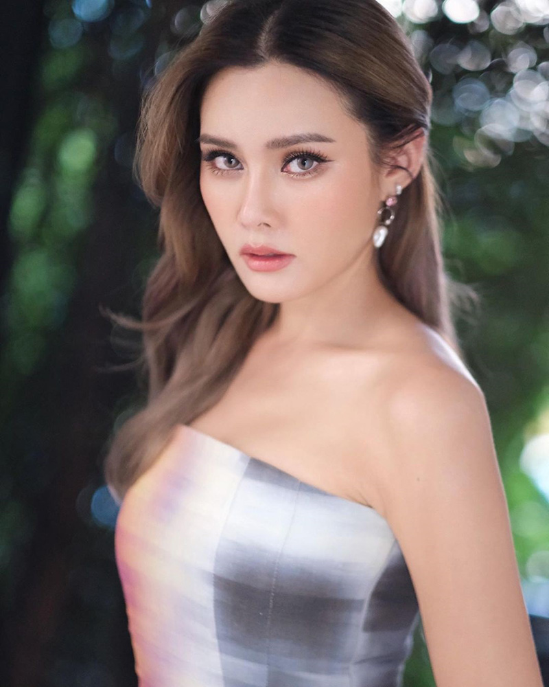 หญิง รฐา