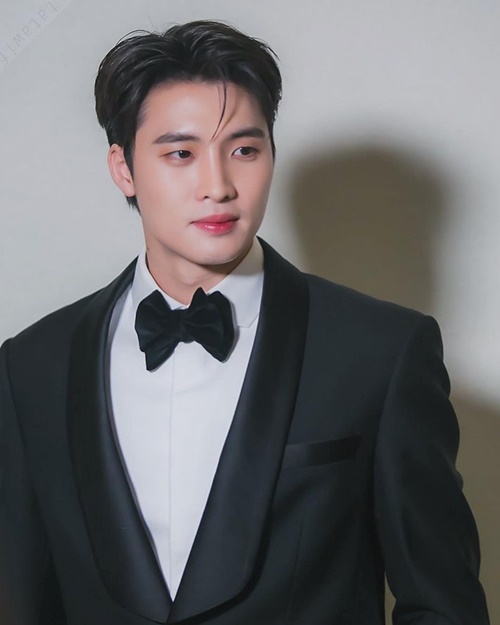 มีน พีรวิชญ์