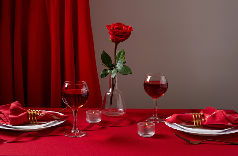 โต๊ะอาหารโรแมนติกเรียบหรู