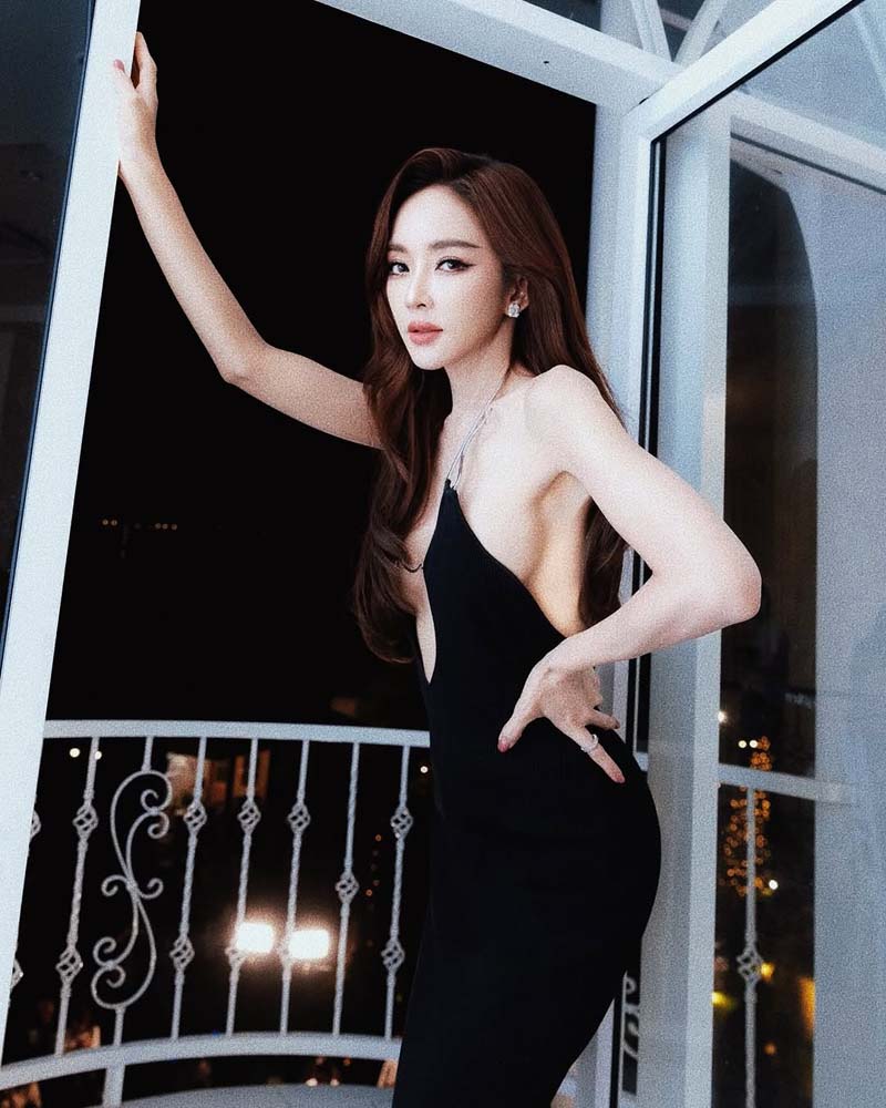 เป้ย ปานวาด เขย่าโซเชียล นุ่งเดรสแหวกอก ร่วมงานประกาศรางวัล