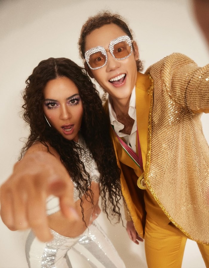 หมาก ปริญ  คิมเบอร์ลี่ แปลงร่างคู่ร็อกยุค 70s วันฮาโลวีน