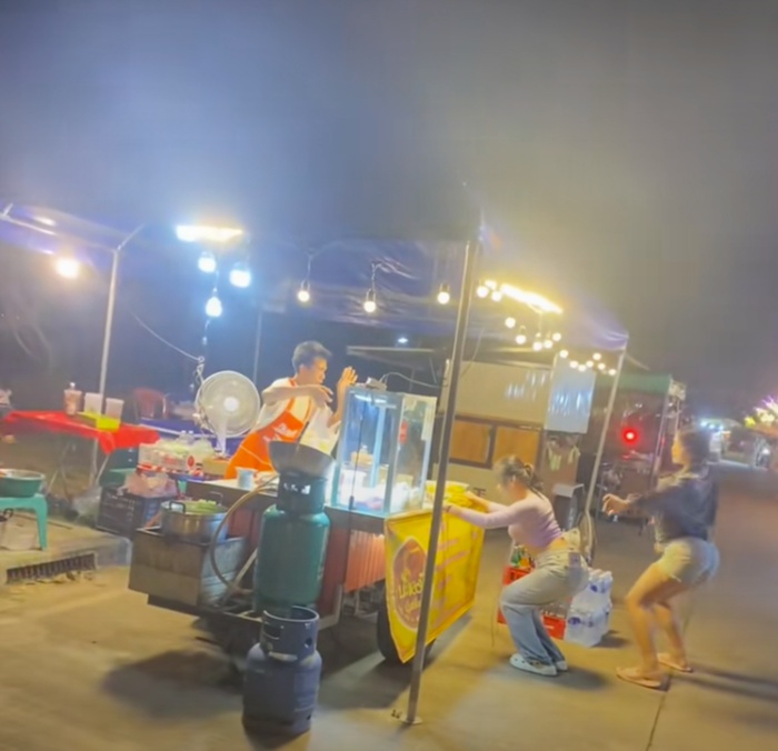 สั่งบะหมี่เกี๊ยว