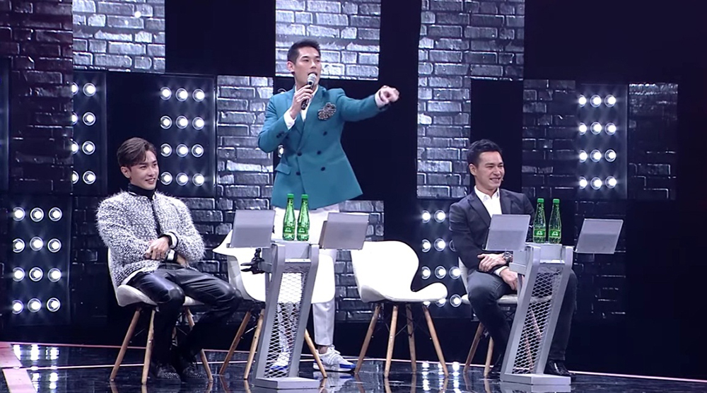 ร้องข้ามกำแพง ลวนลามนักร้อง