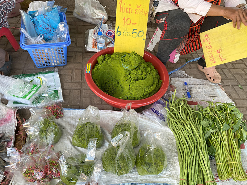 ตลาดริมทางรถไฟกบินทร์บุรี