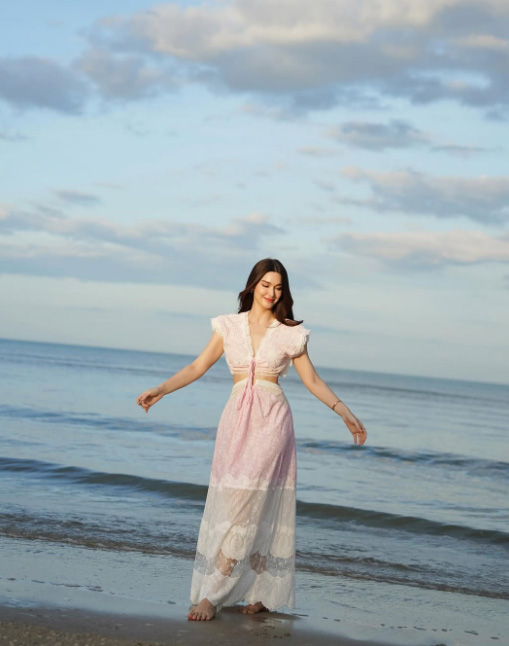 แต่งตัวไปทะเล ส่อง 12 ไอเดียแฟชั่นชุดไปทะเลของคนดัง ทั้งเก๋ ทั้งแซ่บ