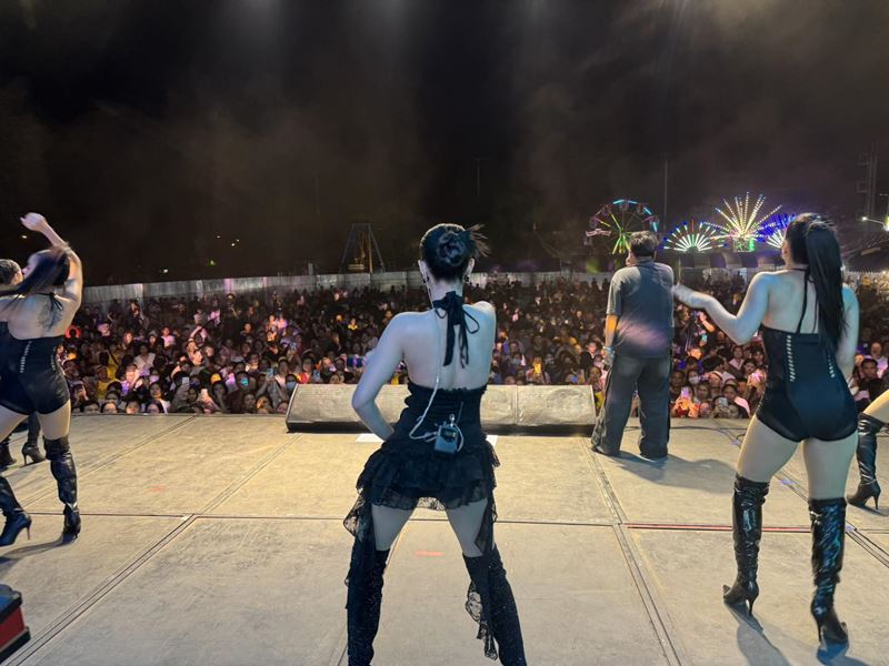 ลำไย ไหทองคำ เปิดใจบนเวที ยังยิ้มได้