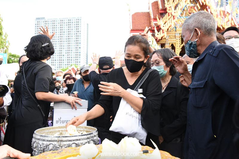 บรรยากาศงานพระราชทานเพลิงศพ ตั้ว ศรัณยู