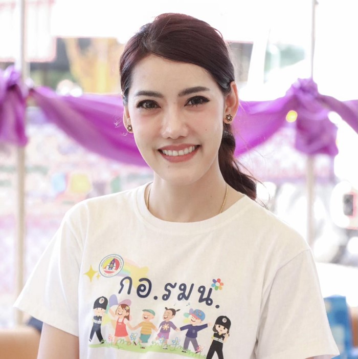 ผู้พันชมพู่ พ.อ.หญิง นุชระวี แจ่มจำรัส รองโฆษก ทบ. 