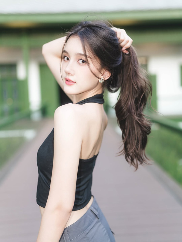 ลิซ่า อลิซา นางเอก สาวไทยข้ามภพป่วนใจแม่ทัพ