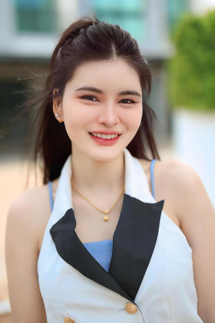 เอ๋ มิรา