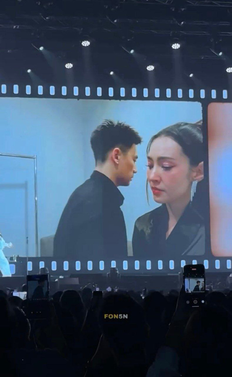 เบลล่า พา วิล ชวิล เล่น MV ซ่อนกลิ่น ในคอนเสิร์ต ปาล์มมี่ FC