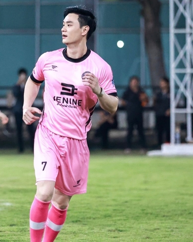  น็อต วิศรุต เปิดภาพเซตใหม่ในลุคนักฟุตบอล 