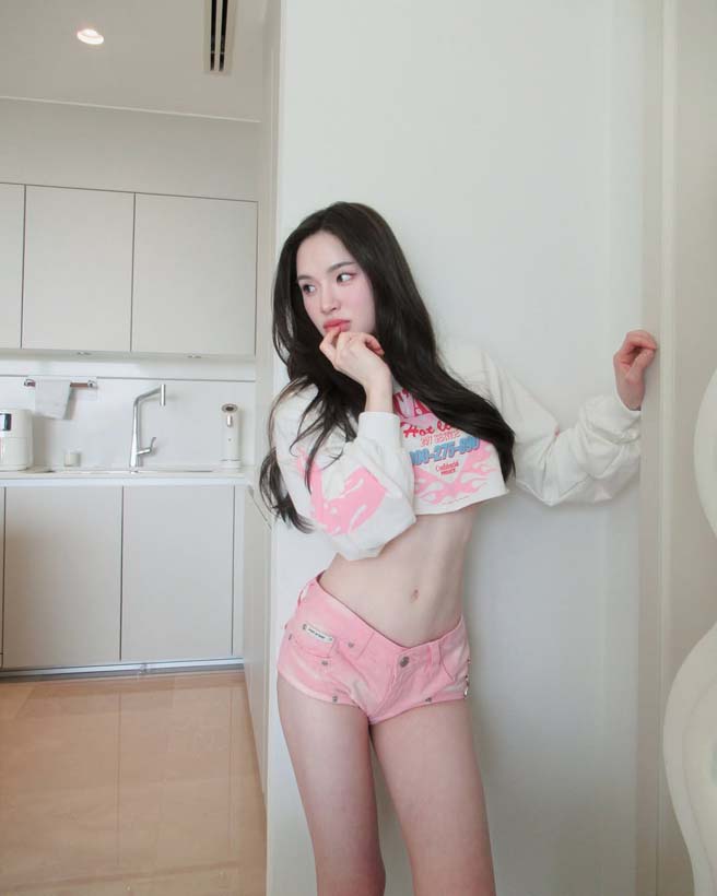 ปันปัน สุทัตตา นุ่งสั้นเสื้อเอวลอย อวดกล้ามท้องเบา ๆ อื้อหือ... ขาวจั๊วะ