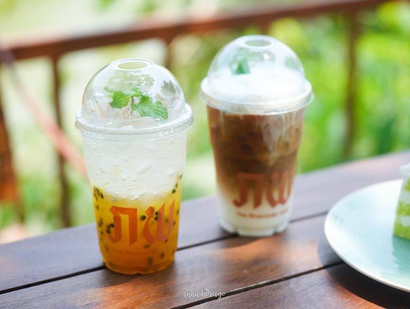 ภพ The Riverside Cafe