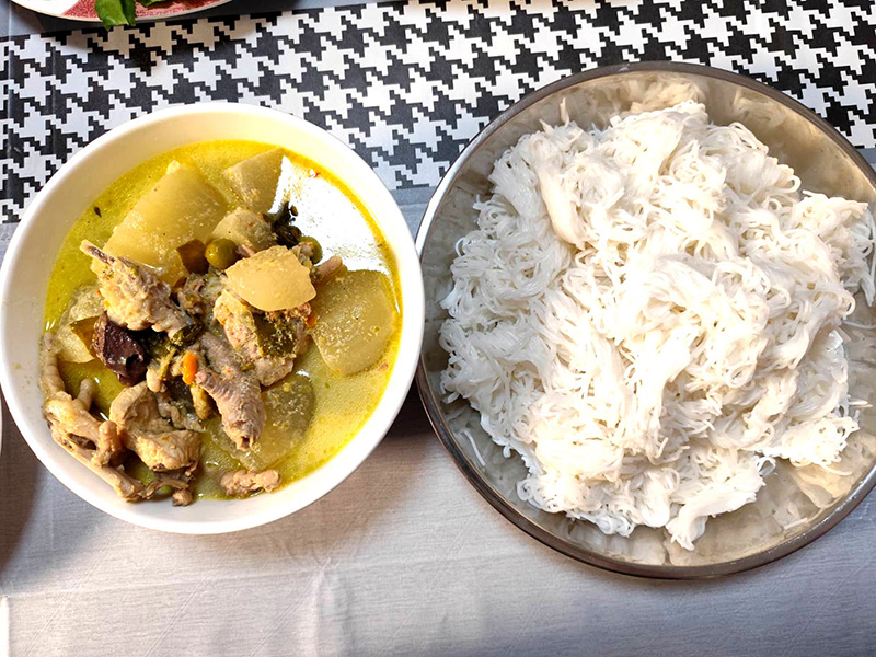 แกงเขียวหวานฟักใส่ไก่และตีนไก่ แกงเขียวหวาน แกงกะทิ อาหารไทย สูตรอาหาร