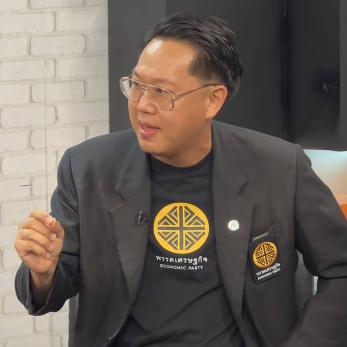 ประวัติ คริส โปตระนันทน์ 