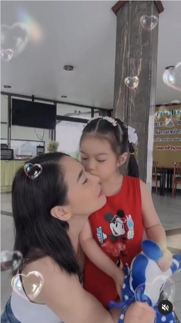 กุ้งพลอย กนิษฐรินทร์